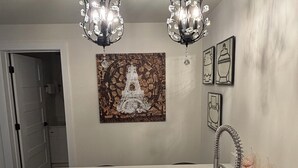 Interior - Newly-built modern farmhouse condo available in Grosse Pointe Park! (Grosse Pointe Park)