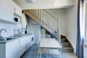 Fridge, microwave, dishwasher, coffee/tea maker