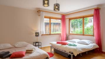 4 bedrooms, iron/ironing board, free WiFi, bed sheets