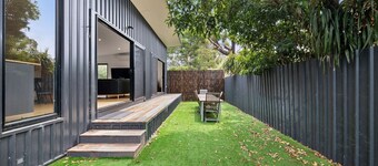 Riverside Escape, easy access to local attractions.