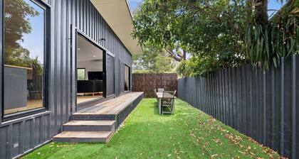 Riverside Escape, easy access to local attractions.