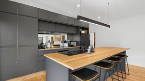 Réfrigérateur, four, plaque de cuisson, lave-vaisselle