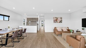 Smart TV - Seaview Serenity - A modern escape with ocean views. Your perfect getaway! (Apollo Bay)