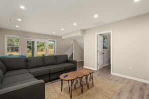 Smart TV, fireplace, table tennis