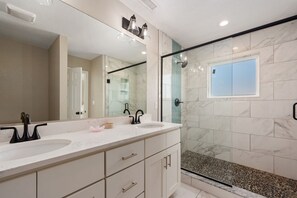 Shower, hair dryer, towels