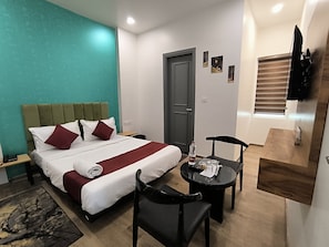 Deluxe Double Room | Desk, laptop workspace, free WiFi