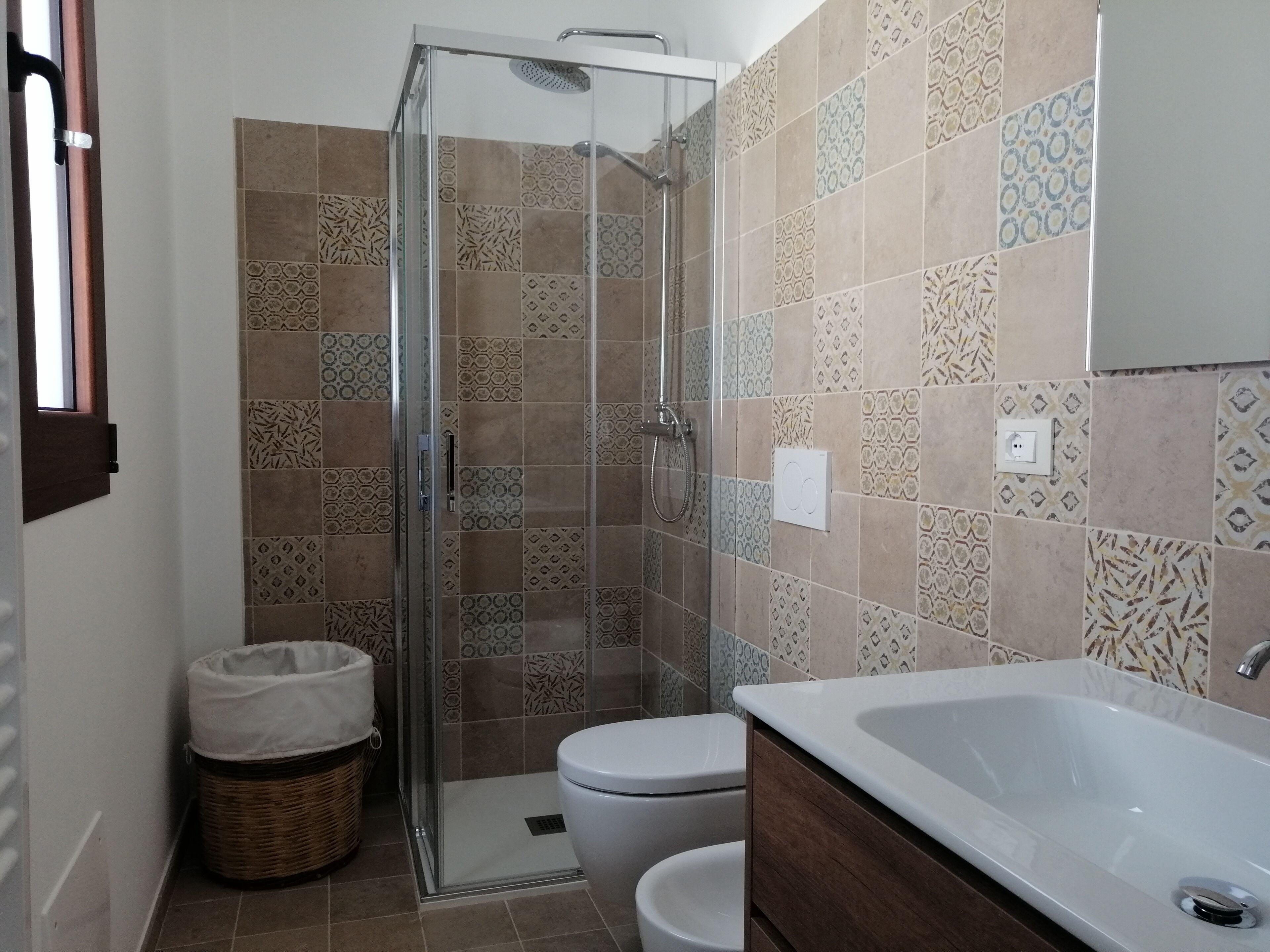 Haartrockner, Handtücher, Toilettenpapier