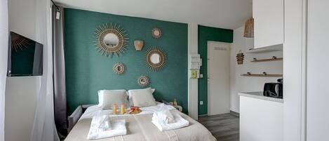 Internet, bed sheets