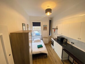 1 bedroom, iron/ironing board, WiFi, bed sheets - Smart Studio London (London)