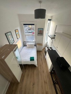 1 bedroom, iron/ironing board, WiFi, bed sheets - Smart Studio London (London)