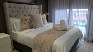 2 bedrooms, iron/ironing board, WiFi, bed sheets - Ellipse Cassini 2 Bedroom en-suite Luxurious Apartment (Midrand)