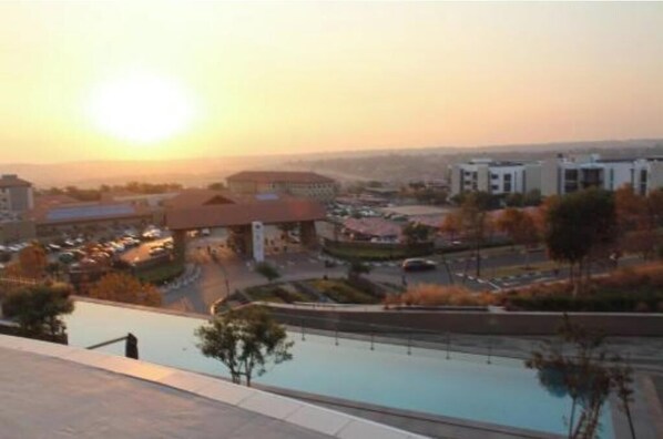 Pool - Ellipse Cassini 2 Bedroom en-suite Luxurious Apartment (Midrand)