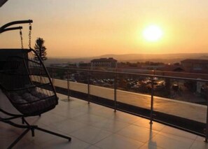 Terrace/patio - Ellipse Cassini 2 Bedroom en-suite Luxurious Apartment (Midrand)