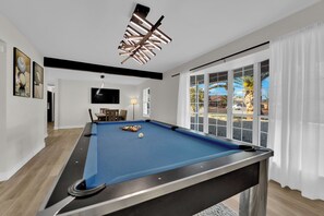 Games room - Spa & Swim Pool House Stylish On Mann (Las Vegas)