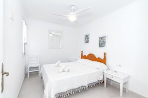 2 bedrooms, iron/ironing board, free WiFi, bed sheets - Holiday Home 'Casa Joana' with Private Terrace, Private Garden and Wi-Fi (Cap d'Artrutx)