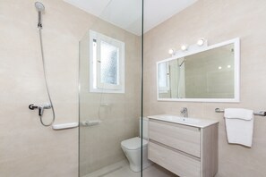 Een douche, een haardroger