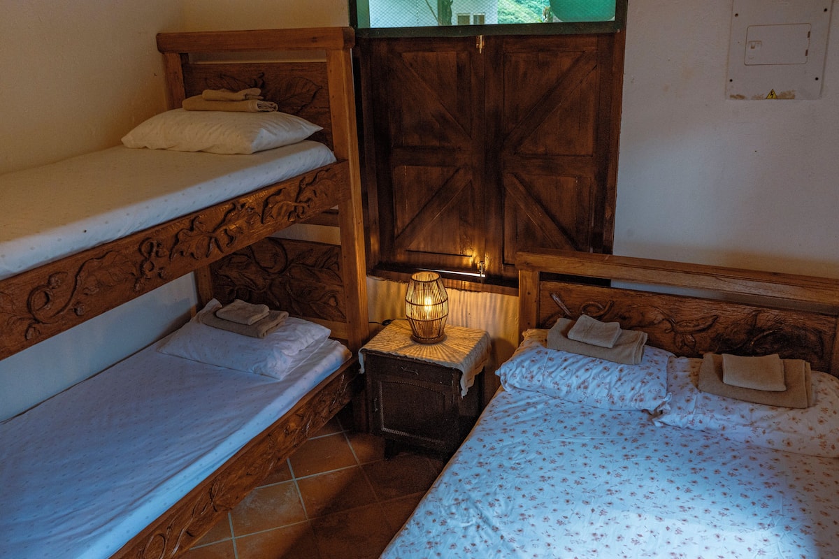 Quadruple Room | Desk, laptop workspace, free WiFi