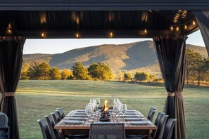 Outdoor dining - Luxury Estate with Mountain View and Privacy (Elkton)