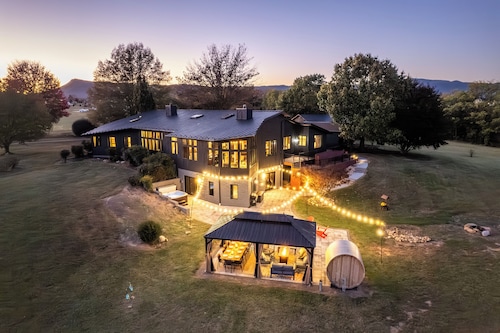 Luxury Estate with Mountain View and Privacy