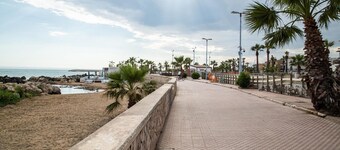 Apartment 'Casa Ancora' with Private Terrace, Wi-Fi and Air Conditioning