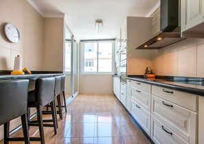 Fridge, dishwasher, cookware/dishes/utensils