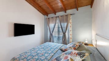 1 bedroom, iron/ironing board, free WiFi, bed sheets