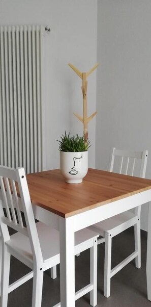 1 chambre, bureau, espace de travail pour ordinateurs portables