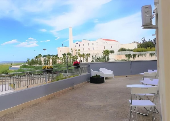 1 soverom, skrivebord, skrivebord for bærbar PC og wi-fi (inkludert)