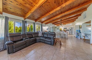 Interior - Family friendly 4-bedroom house in Oakhurst with 2 King Bedrooms, WIFI and HVAC. (Oakhurst)