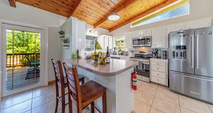 Family friendly 4-bedroom house in Oakhurst with 2 King Bedrooms, WIFI and HVAC.