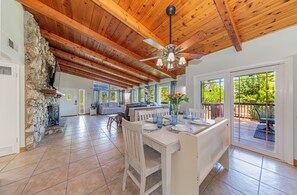 Interior - Family friendly 4-bedroom house in Oakhurst with 2 King Bedrooms, WIFI and HVAC. (Oakhurst)