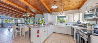 Family friendly 4-bedroom house in Oakhurst with 2 King Bedrooms, WIFI and HVAC.