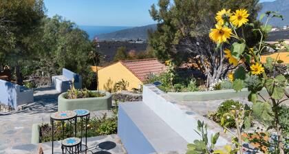 Casa de vacaciones 'El Perenquén' con vistas a la montaña, Wi-Fi y aire acondicionado