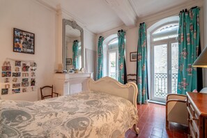 5 bedrooms, iron/ironing board, free WiFi, bed sheets