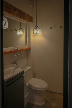 Family Loft, City View | Bathroom | Shower, hair dryer, towels, soap - Casa Teraluz (Guanajuato)