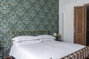 2 bedrooms, iron/ironing board, travel crib, WiFi - The Magic of San Peter in the heart of Rome (Roma)