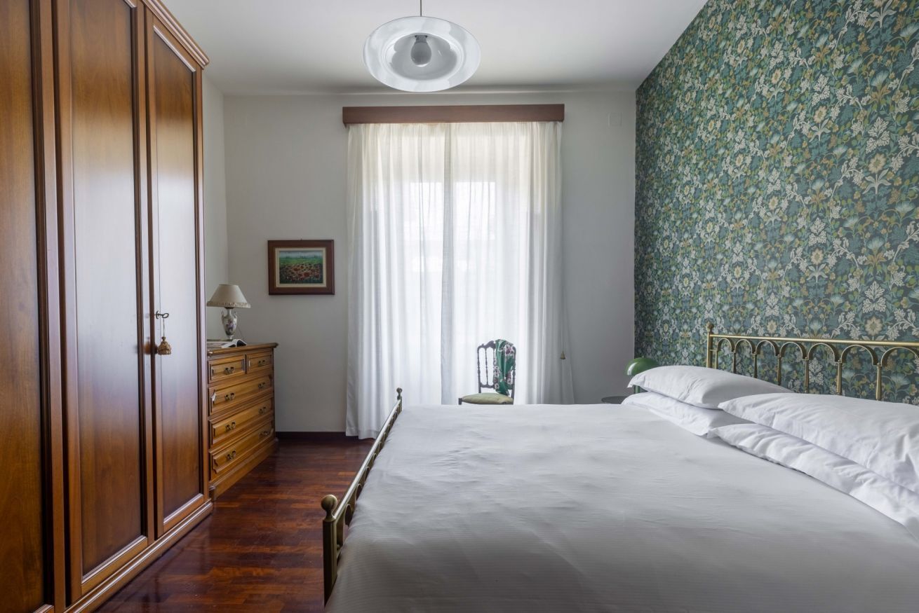 2 bedrooms, iron/ironing board, travel cot, WiFi