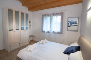 1 bedroom, iron/ironing board, travel cot, free WiFi