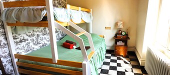 Room rental Bienvenue chez Mémé Chambre de Dédé