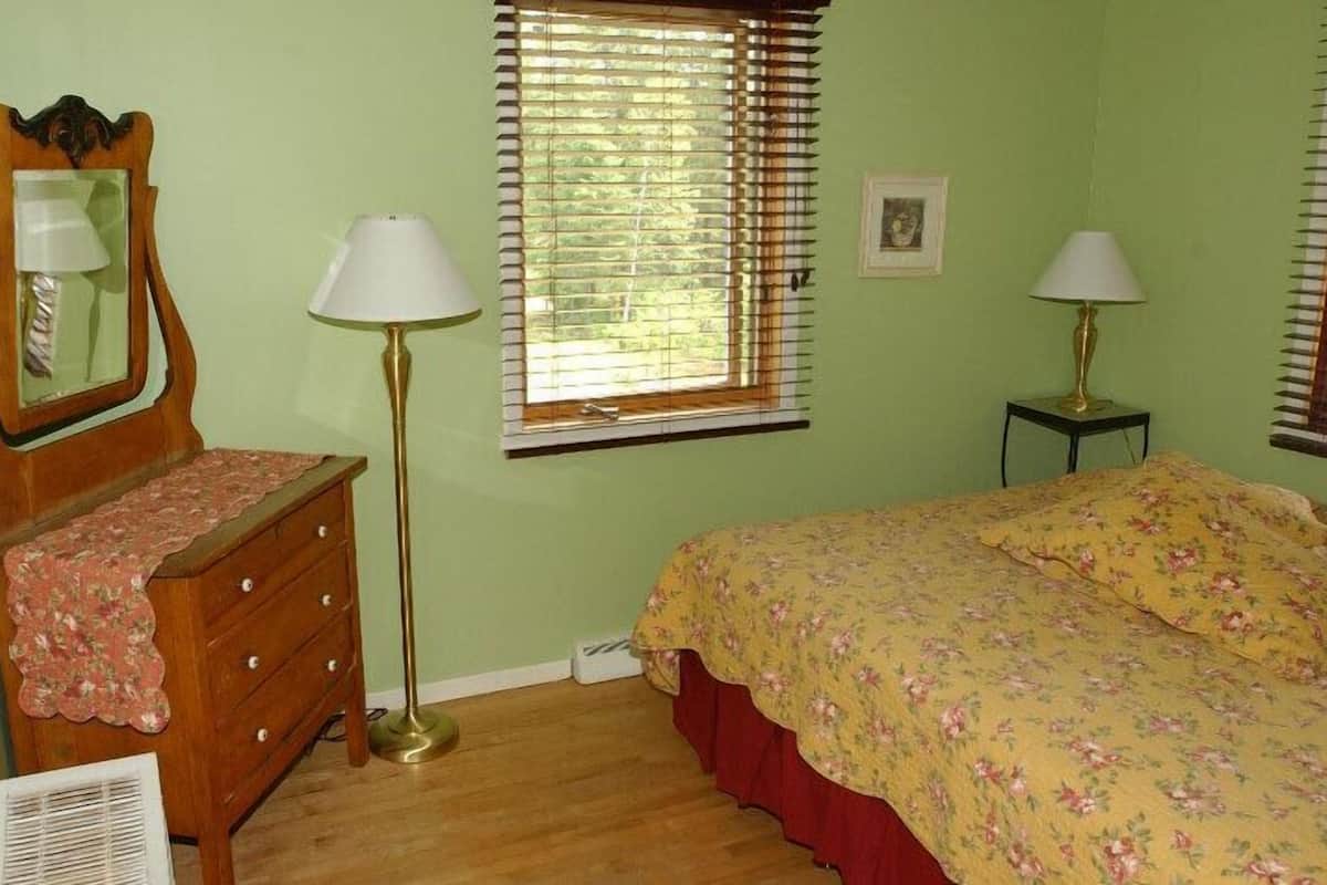 Chalet, 3 chambres | Bureau, espace de travail pour ordinateur portable
