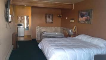 Habitación doble económica | Escritorio, tabla de planchar con plancha y wifi gratis