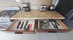 Departamento, 2 habitaciones, balcón, vista a la ciudad | Cocina privada | Licuadora 