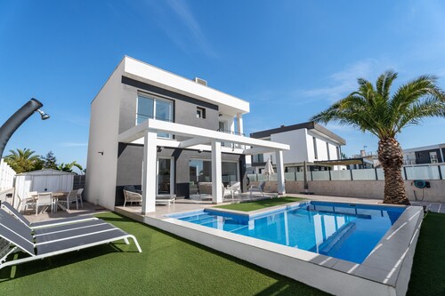 Villa 'Casa Bos Palm Tree  with Pool' with Private Pool, Wi-Fi and Air Conditioning
