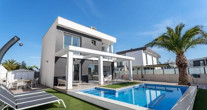 Villa 'Casa Bos Palm Tree with Pool' with Private Pool, Wi-Fi and Air Conditioning