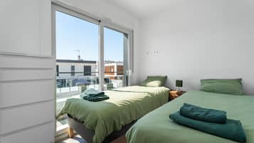 3 bedrooms, iron/ironing board, free WiFi, bed sheets