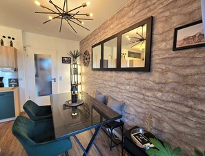 Dining - Fifty Shades of Green P18 Apartment (Dresden)