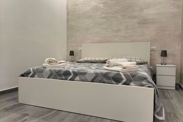 2 bedrooms, desk, travel crib, free WiFi