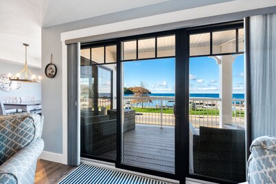 Marina Luxe Overlooking Sister Bay Marina