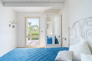 1 bedroom, free WiFi, bed sheets - Double Room with Shared Terrace, Wi-Fi and Air Conditioning (Marzamemi)