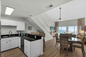 Fridge, microwave, oven, stovetop - CRYSTAL SANDS, 2 BR, Gulf Front, Renovated, Beach Service, Pool, Grill (Destin)